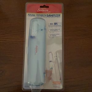 Personal toothbrush sanitizer